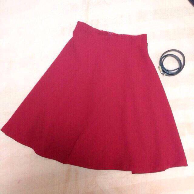 INGNI(イング)のミモザ丈 赤スカート レディースのスカート(ひざ丈スカート)の商品写真
