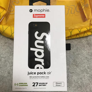 シュプリーム(Supreme)のsupreme juice pack air。   iphone 8、7使用(バッテリー/充電器)