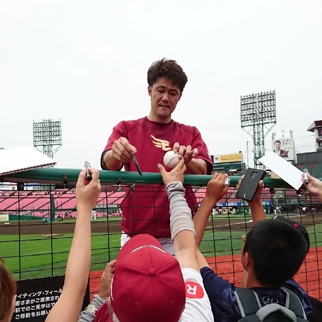 東北楽天ゴールデンイーグルス(トウホクラクテンゴールデンイーグルス)の9/28 楽天イーグルス vs 日本ハム フィールドシート3塁側ペアチケット チケットのスポーツ(野球)の商品写真