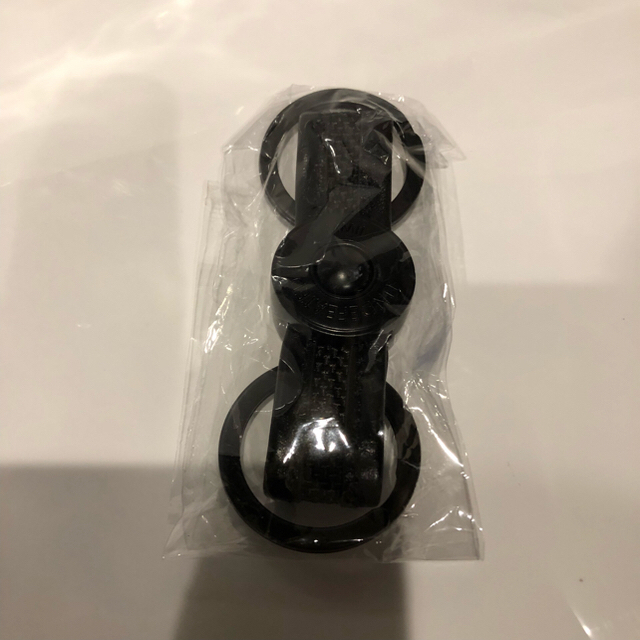 UNDEFEATED(アンディフィーテッド)のUNDEFEATED 2-PIECE KEYCHAIN メンズのファッション小物(キーホルダー)の商品写真