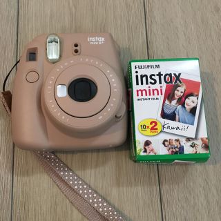 フジフイルム(富士フイルム)のチェキ instax mini8+(フィルムカメラ)