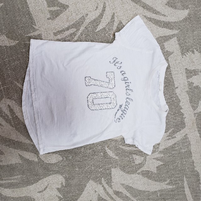 GU(ジーユー)の130 GUガールズTシャツ キッズ/ベビー/マタニティのキッズ服女の子用(90cm~)(Tシャツ/カットソー)の商品写真
