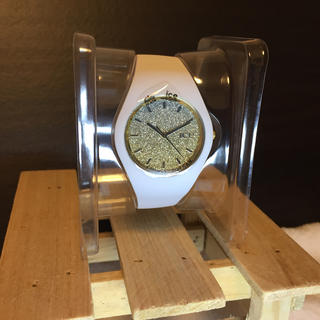アイスウォッチ(ice watch)の【新品未使用】アイスウォッチlo  ゴールド Medium(腕時計)