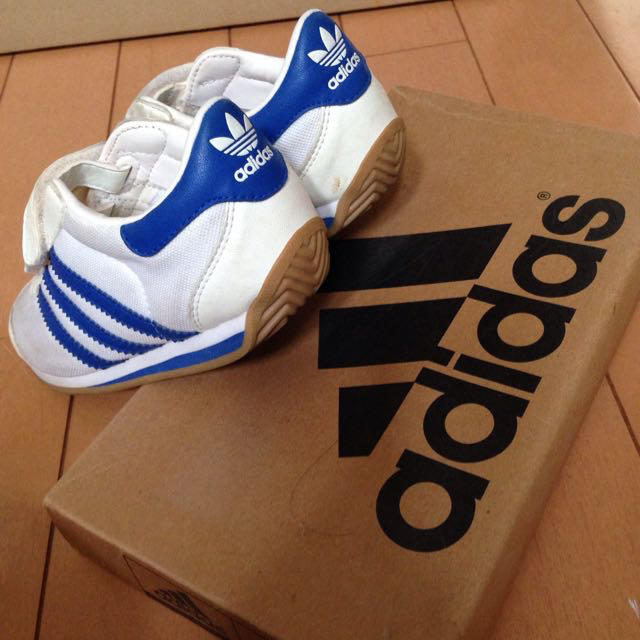 adidas(アディダス)のスニーカー@adidas キッズ/ベビー/マタニティのキッズ靴/シューズ(15cm~)(その他)の商品写真