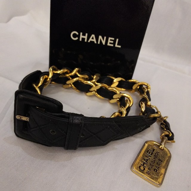 CHANEL シャネル ゴールドチェーン レザーベルト プレート付き 堅実な