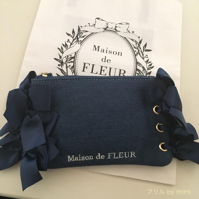 Maison de FLEUR(メゾンドフルール)の未使用 デニムサイドリボンポーチ メゾンドフルール レディースのファッション小物(ポーチ)の商品写真