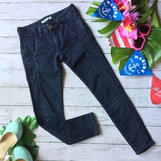 アズールバイマウジー(AZUL by moussy)の美品！アズール★8分丈×ストレッチ入★スリムスキニーデニムパンツ(デニム/ジーンズ)