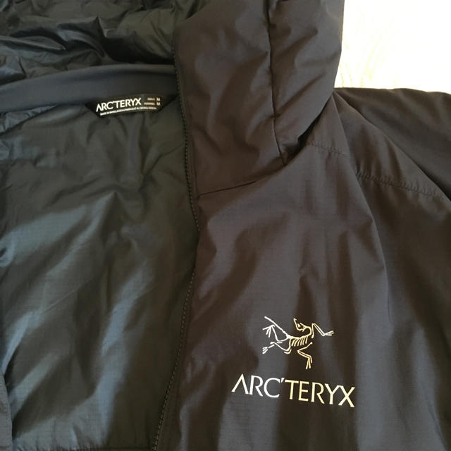 ARC'TERYX(アークテリクス)のArc'teryx Men's Atom Ar Hoody M アークテリクス メンズのジャケット/アウター(ナイロンジャケット)の商品写真