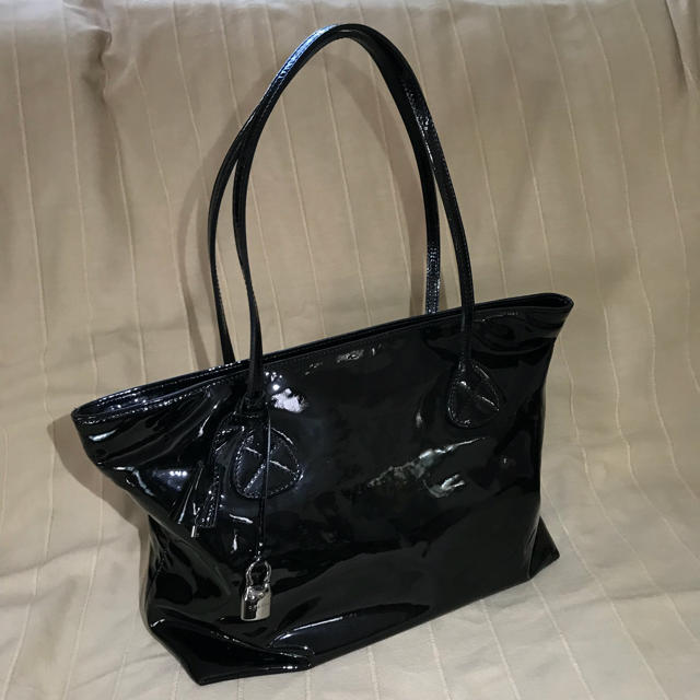 celine(セリーヌ)のセリーヌ エナメル調 トートバッグ レディースのバッグ(トートバッグ)の商品写真