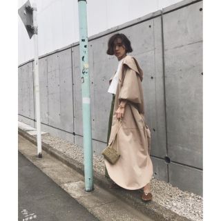 アメリヴィンテージ(Ameri VINTAGE)のdrastic drape over coat ベージュ(トレンチコート)