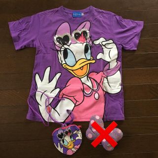 ディズニー(Disney)の大幅値下げ‼️デイジーTシャツ、ポーチ(Tシャツ(半袖/袖なし))