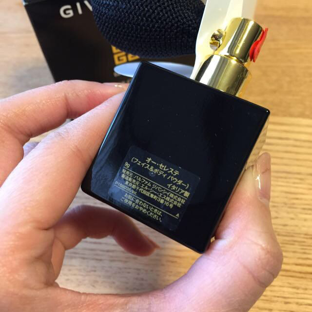 GIVENCHY(ジバンシィ)のジバンシィ フェイス&ボディパウダー コスメ/美容のベースメイク/化粧品(その他)の商品写真