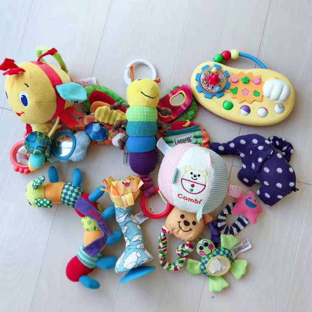 Combi 赤ちゃんのおもちゃ 詰め合わせの通販 By さくらんぼ S Shop コンビならラクマ