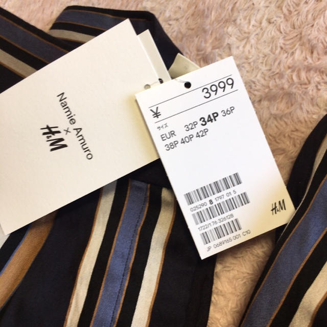 H&M(エイチアンドエム)のH&M 安室奈美恵 ストライプジャケット上下セット レディースのジャケット/アウター(その他)の商品写真