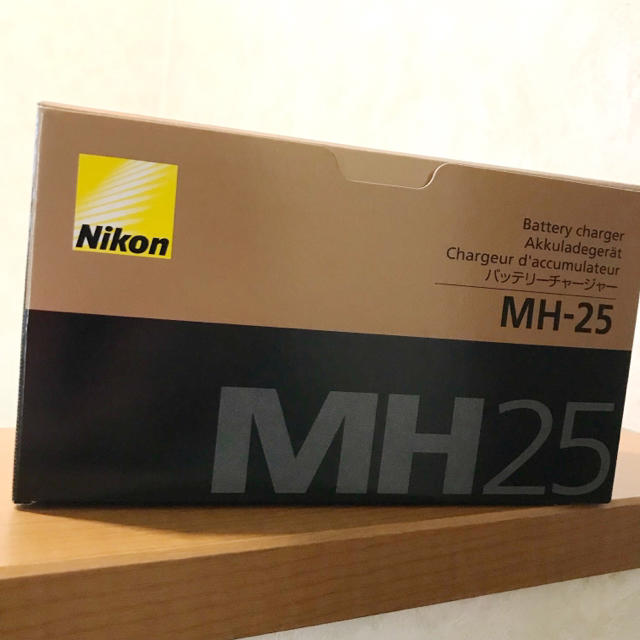 Nikon(ニコン)のNikon mh-25 充電器 バッテリーチャージャー スマホ/家電/カメラのスマートフォン/携帯電話(バッテリー/充電器)の商品写真