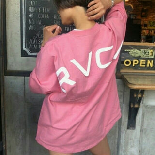 ルーカ(RVCA)のRVCAロゴ半袖Tシャツ 即完売商品‼ ユニセックス(Tシャツ(半袖/袖なし))