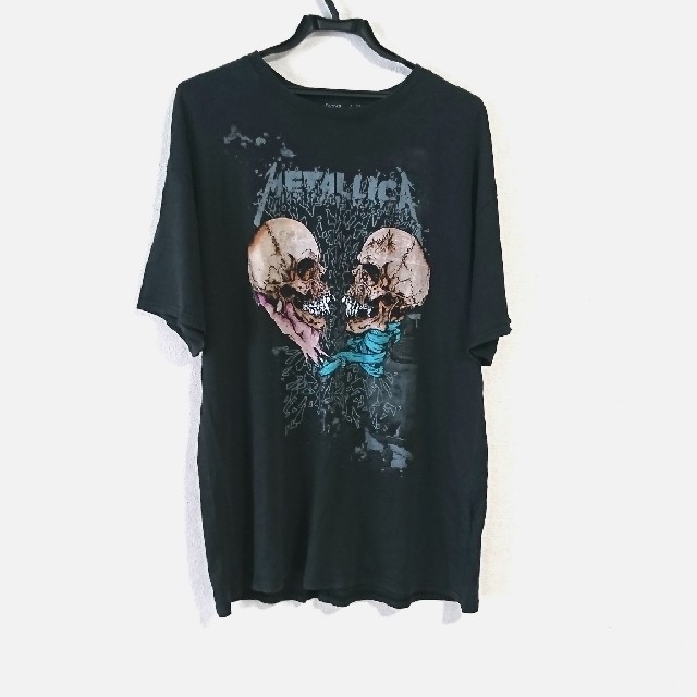 Bershka(ベルシュカ)のベルシュカ ヴィンテージ風 メタリカ Tシャツ レディースのトップス(Tシャツ(半袖/袖なし))の商品写真