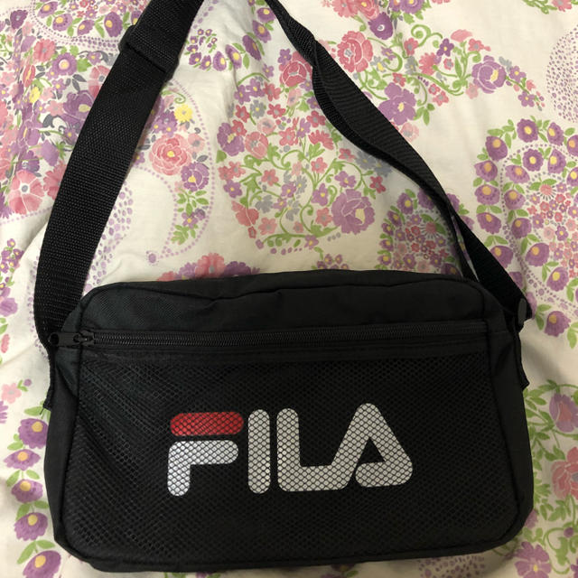 FILA(フィラ)のFILA ロゴショルダーバッグ レディースのバッグ(ショルダーバッグ)の商品写真