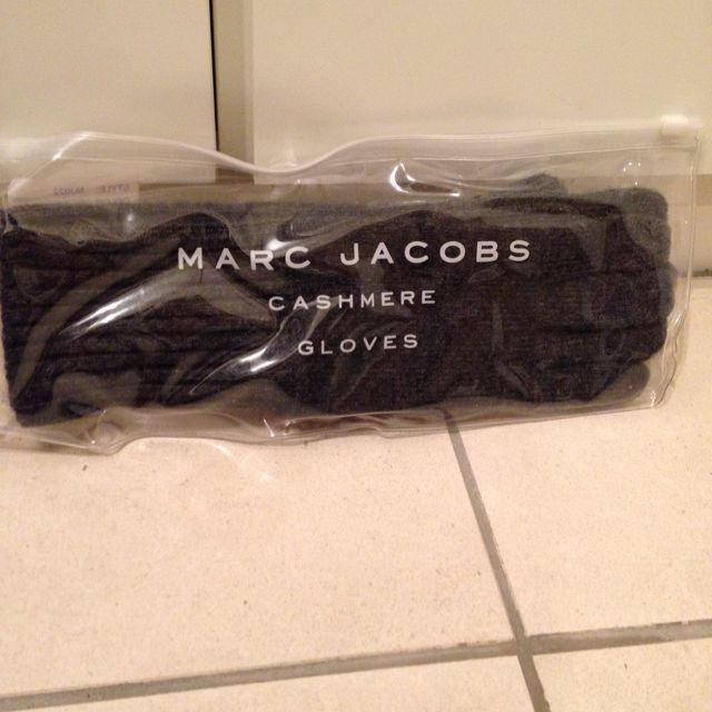 MARC JACOBS(マークジェイコブス)のMARC JACOBS カシミアグローブ レディースのファッション小物(手袋)の商品写真