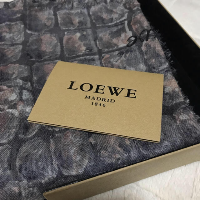 LOEWE(ロエベ)のLOEWE 限定スカーフ レディースのファッション小物(ストール/パシュミナ)の商品写真