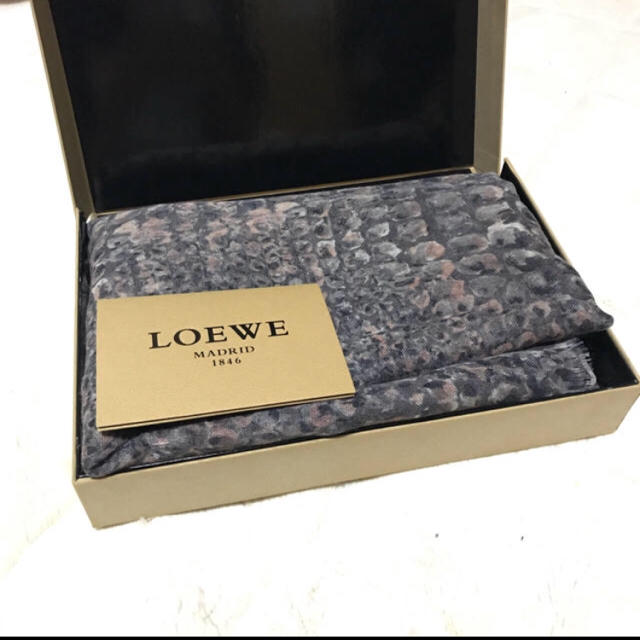 LOEWE(ロエベ)のLOEWE 限定スカーフ レディースのファッション小物(ストール/パシュミナ)の商品写真