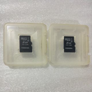 トウシバ(東芝)のmicro SD カード(2GB)　2枚セット　ケース付き(その他)