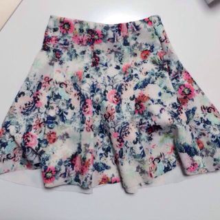 ベルシュカ(Bershka)の花柄フレアスカート♥️(ミニスカート)