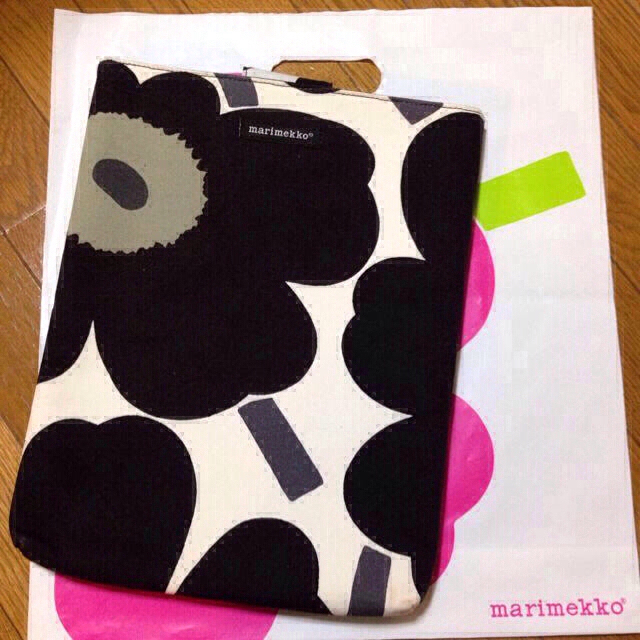 marimekko(マリメッコ)のマリメッコモバイルケース スマホ/家電/カメラのスマホアクセサリー(モバイルケース/カバー)の商品写真