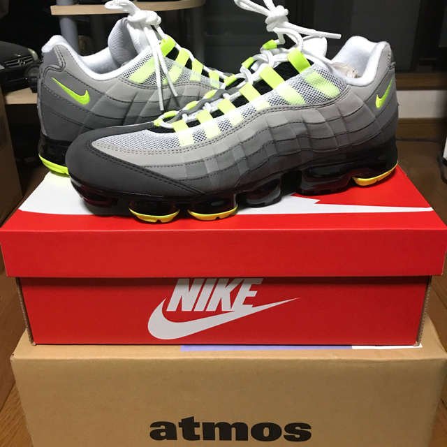 NIKE(ナイキ)の国内正規品 NIKE AIR VAPORMAX 95 NEON 28.5cm メンズの靴/シューズ(スニーカー)の商品写真