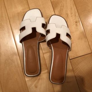 ザラ(ZARA)のサンダル フラットZARA　ザラ　H&M (サンダル)