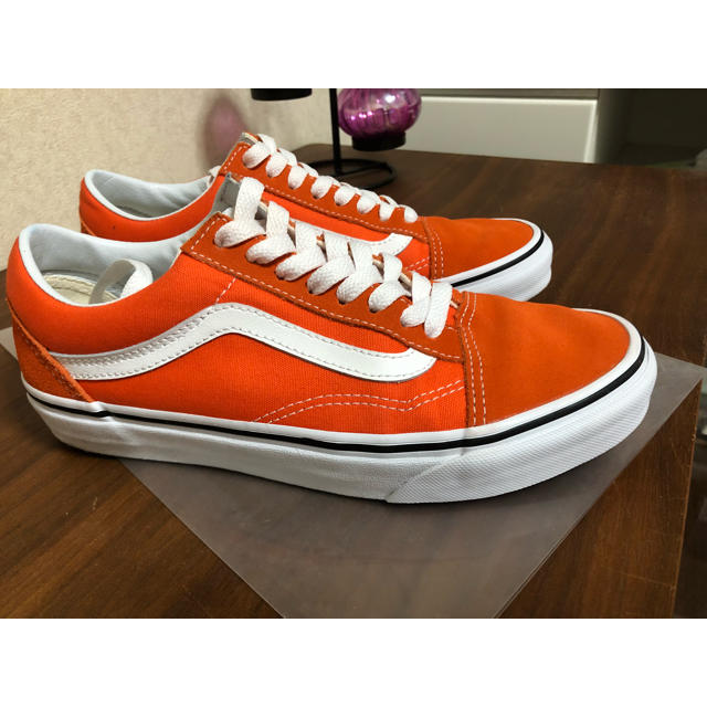 VANS(ヴァンズ)の24時間限定割引 オールドスクール オレンジ 24.5cm レディースの靴/シューズ(スニーカー)の商品写真