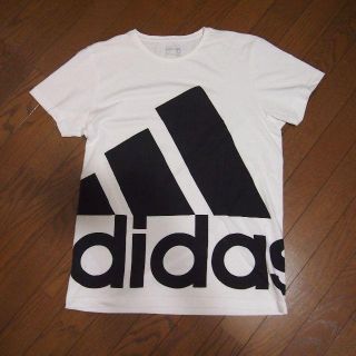 アディダス(adidas)のお宝良品!アディダス　スポーツエッセンシャル　超特大ロゴＴシャツ(Tシャツ(半袖/袖なし))