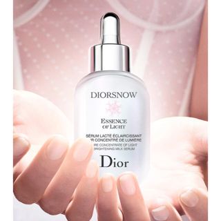 クリスチャンディオール(Christian Dior)の新品 新発売 ディオール スノー エッセンスオブライト(美容液)