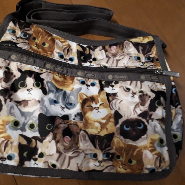 LeSportsac(レスポートサック)のレスポートサック　キャットカフェ　ショルダーバッグ　 レディースのバッグ(ショルダーバッグ)の商品写真