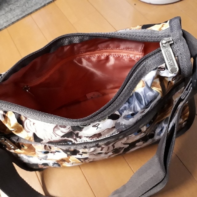 LeSportsac(レスポートサック)のレスポートサック　キャットカフェ　ショルダーバッグ　 レディースのバッグ(ショルダーバッグ)の商品写真