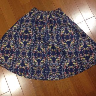 ダブルクローゼット(w closet)の花柄 スカート(ひざ丈スカート)