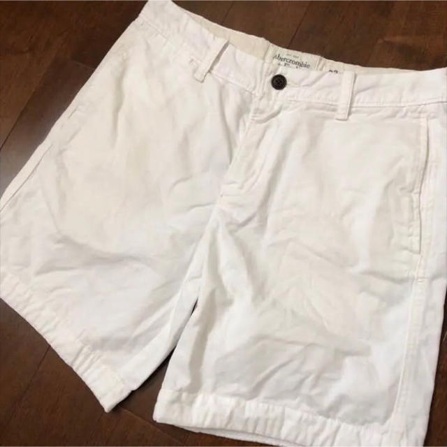 Abercrombie&Fitch(アバクロンビーアンドフィッチ)のアバクロ メンズショートパンツ  ホワイト メンズのパンツ(ショートパンツ)の商品写真
