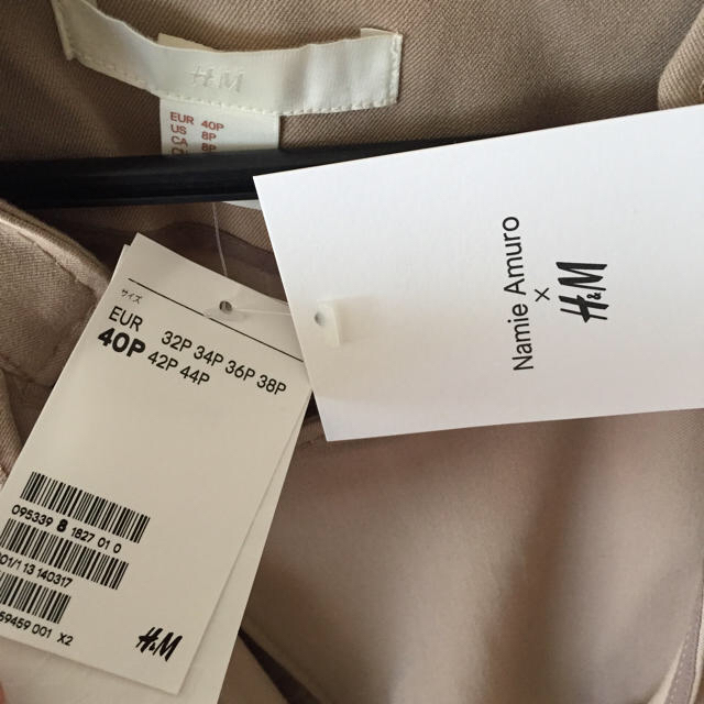 H&M(エイチアンドエム)のH&M 安室奈美恵 トレンチコート 40p レディースのジャケット/アウター(トレンチコート)の商品写真