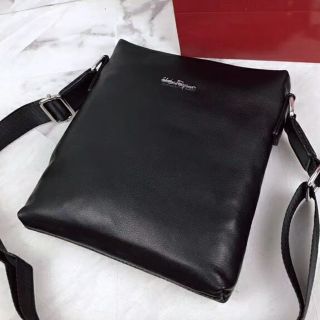 新品 フェラガモ バッグ メンズ ショルダーバッグ | unimac.az
