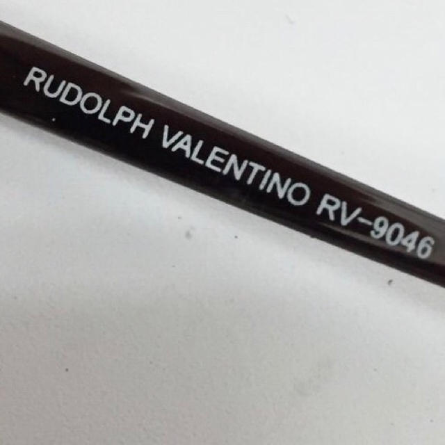 Rudolph Valentino(ルドルフヴァレンチノ)のルドルフ ヴァレンチノ RV9046 黒系 56 ?? 15-140 ケース付き レディースのファッション小物(サングラス/メガネ)の商品写真