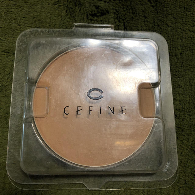 CEFINE(セフィーヌ)のセフィーヌ cefine シルクウェットパウダー OC110 コスメ/美容のベースメイク/化粧品(ファンデーション)の商品写真