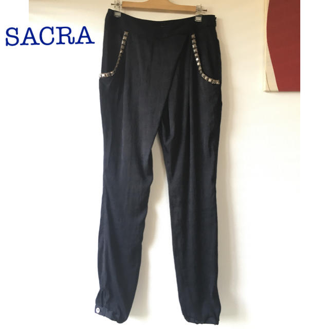 SACRA(サクラ)のSACRA スタッズ付きルーズパンツ 38  黒 ゆるっとシルエット レディースのパンツ(カジュアルパンツ)の商品写真