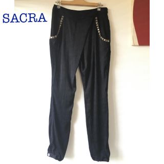 サクラ(SACRA)のSACRA スタッズ付きルーズパンツ 38  黒 ゆるっとシルエット(カジュアルパンツ)