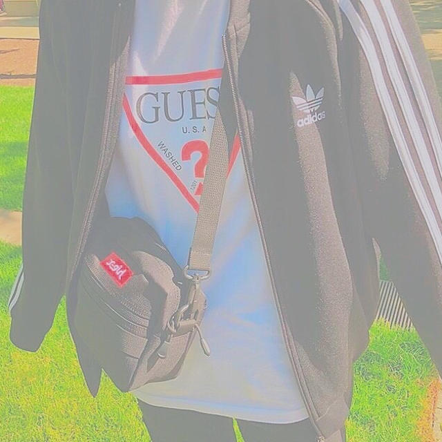 GUESS(ゲス)のまり 様専用 レディースのトップス(シャツ/ブラウス(半袖/袖なし))の商品写真