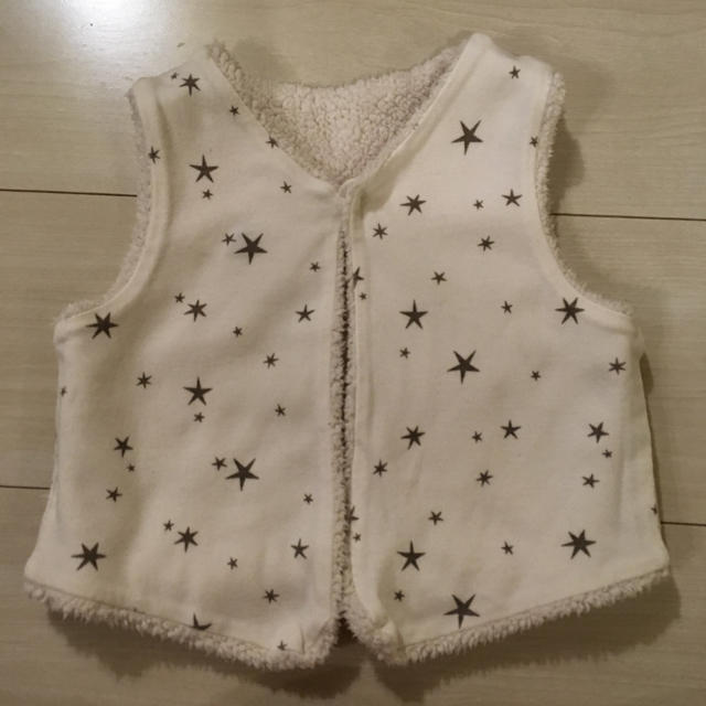 babyGAP(ベビーギャップ)のbabyGAP☆リバーシブルベスト キッズ/ベビー/マタニティのベビー服(~85cm)(その他)の商品写真