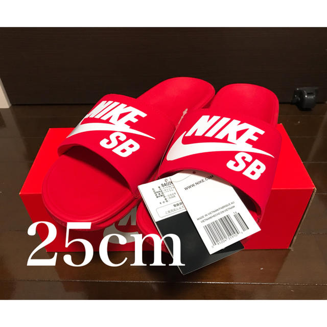 NIKE(ナイキ)の25cm ナイキ ベナッシ SB 赤 レッド レディースの靴/シューズ(サンダル)の商品写真