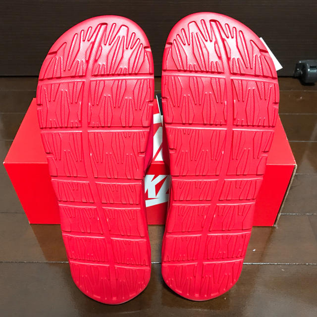 NIKE(ナイキ)の25cm ナイキ ベナッシ SB 赤 レッド レディースの靴/シューズ(サンダル)の商品写真