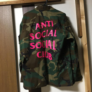 アンチ(ANTI)のanti social social club 迷彩 ジャケット(ミリタリージャケット)