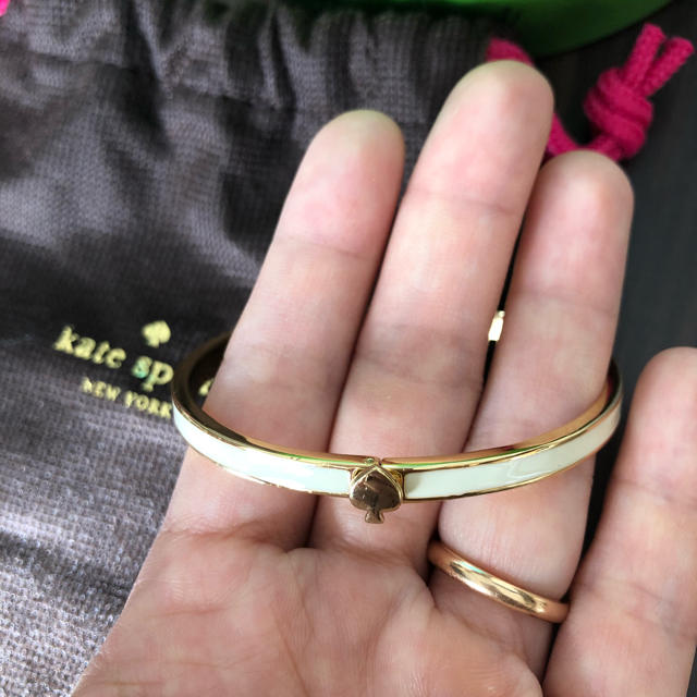 kate spade new york(ケイトスペードニューヨーク)のkate spade バングル レディースのアクセサリー(ブレスレット/バングル)の商品写真