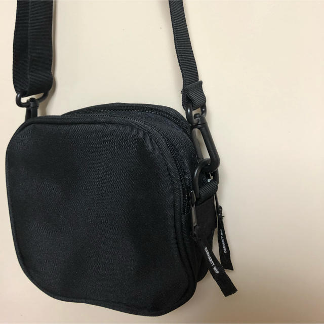 carhartt(カーハート)のcarhartt wip ESSENTIALS BAG, SMALL-Black メンズのバッグ(ショルダーバッグ)の商品写真